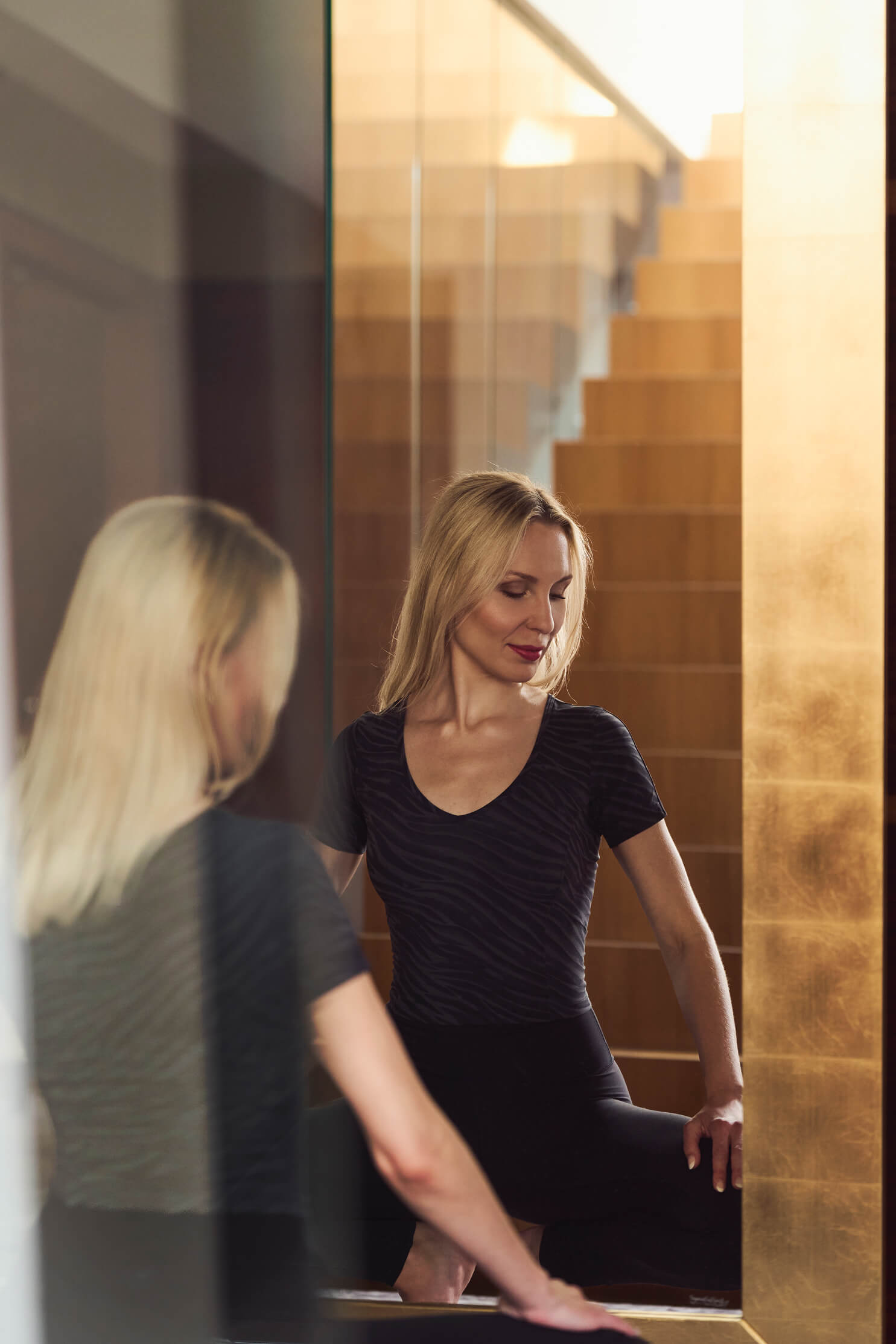 Simona in the hallway